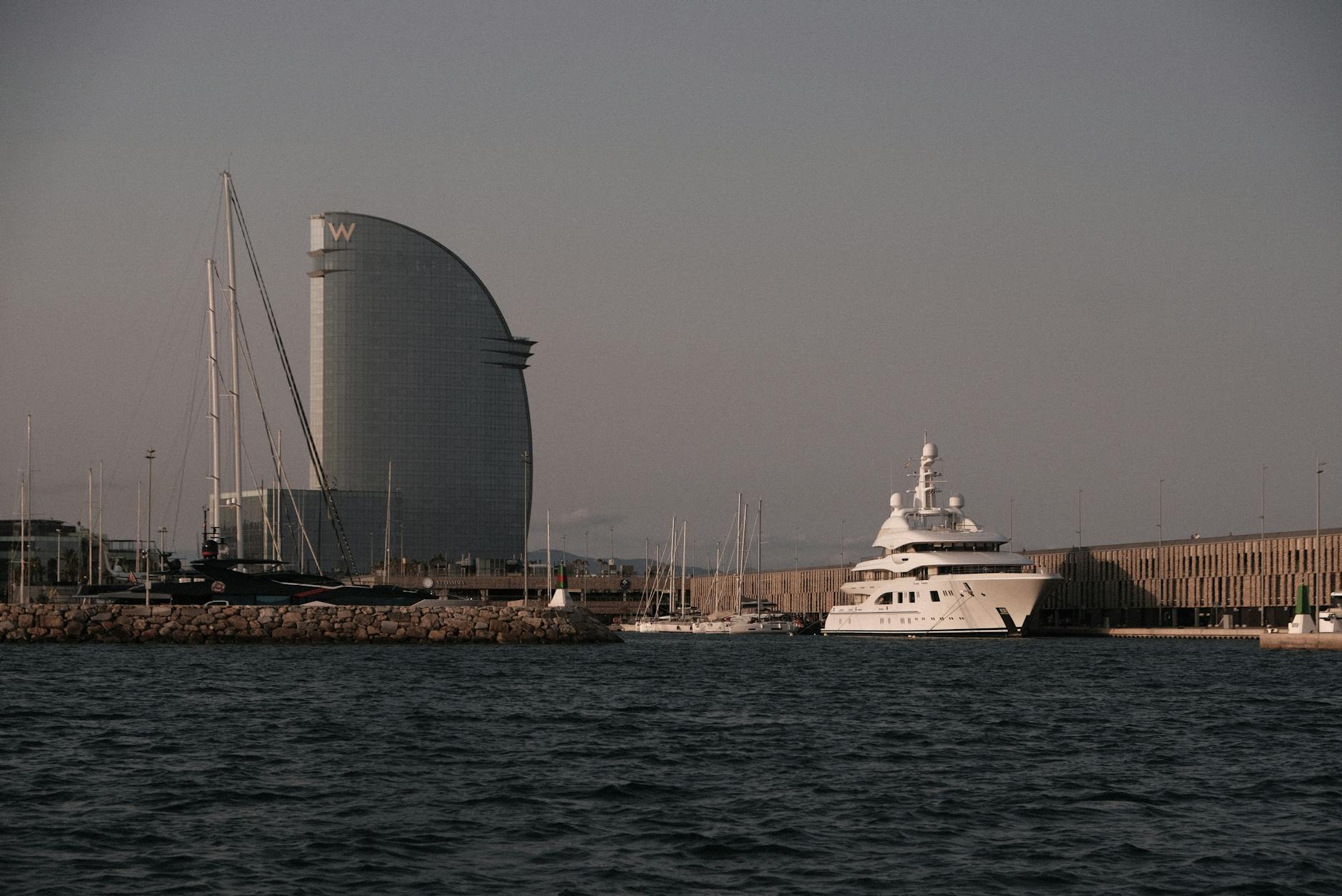 Znak zakazu kradzieży symbolizujący problem kradzieży w Radziejowie